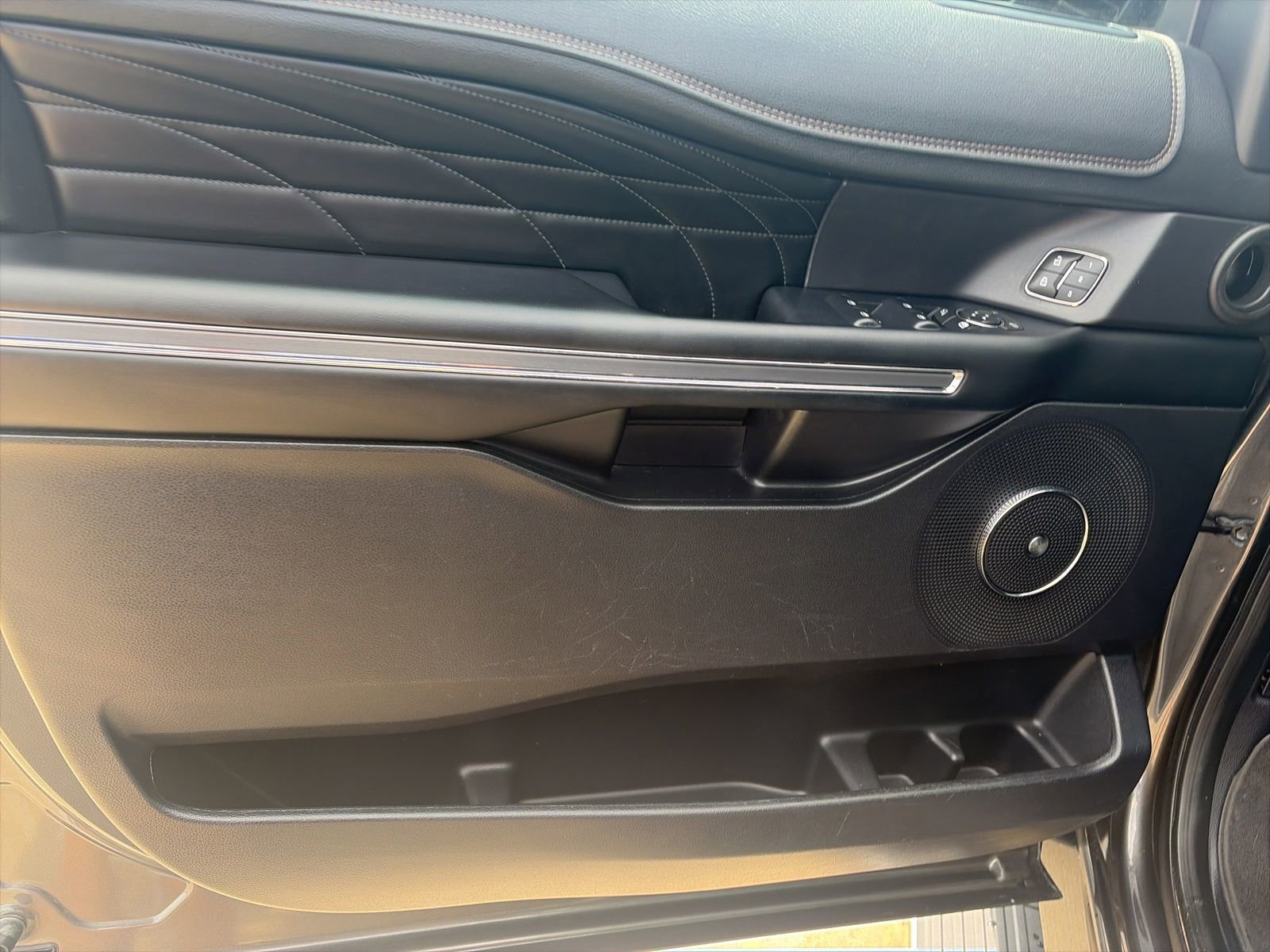 Used 2018 Ford Expedition Platinum AWD/4WD image 12