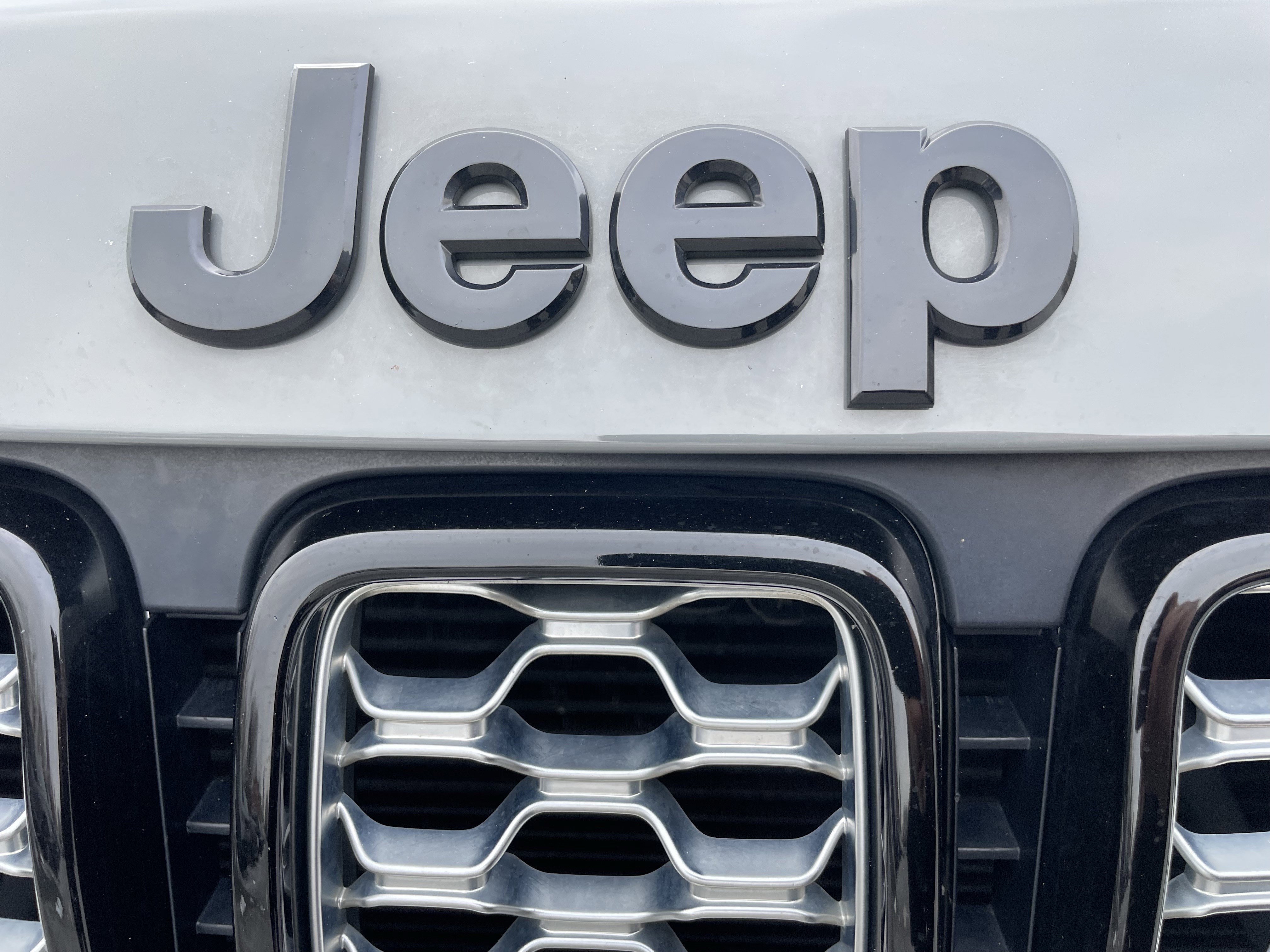 Used 2021 Jeep Grand Cherokee Laredo X image 32