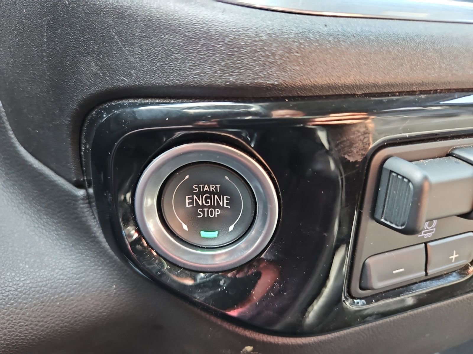 Used 2025 GMC Sierra 1500 SLT image 29