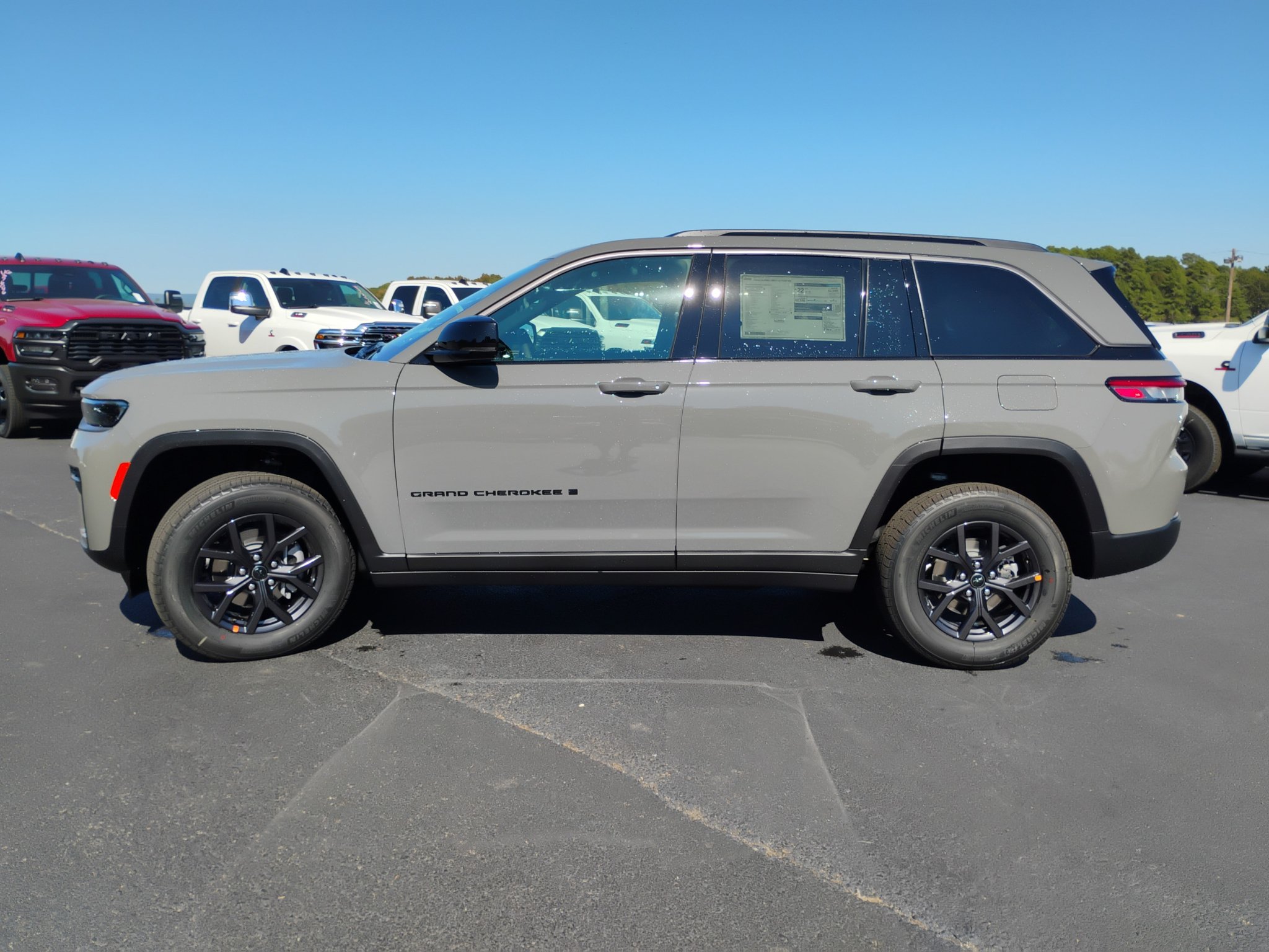 New 2027 Jeep Grand Cherokee Altitude AWD/4WD image 8