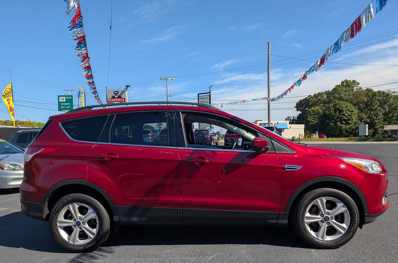 Used 2016 Ford Escape SE w/ Equipment Group 201A image 2