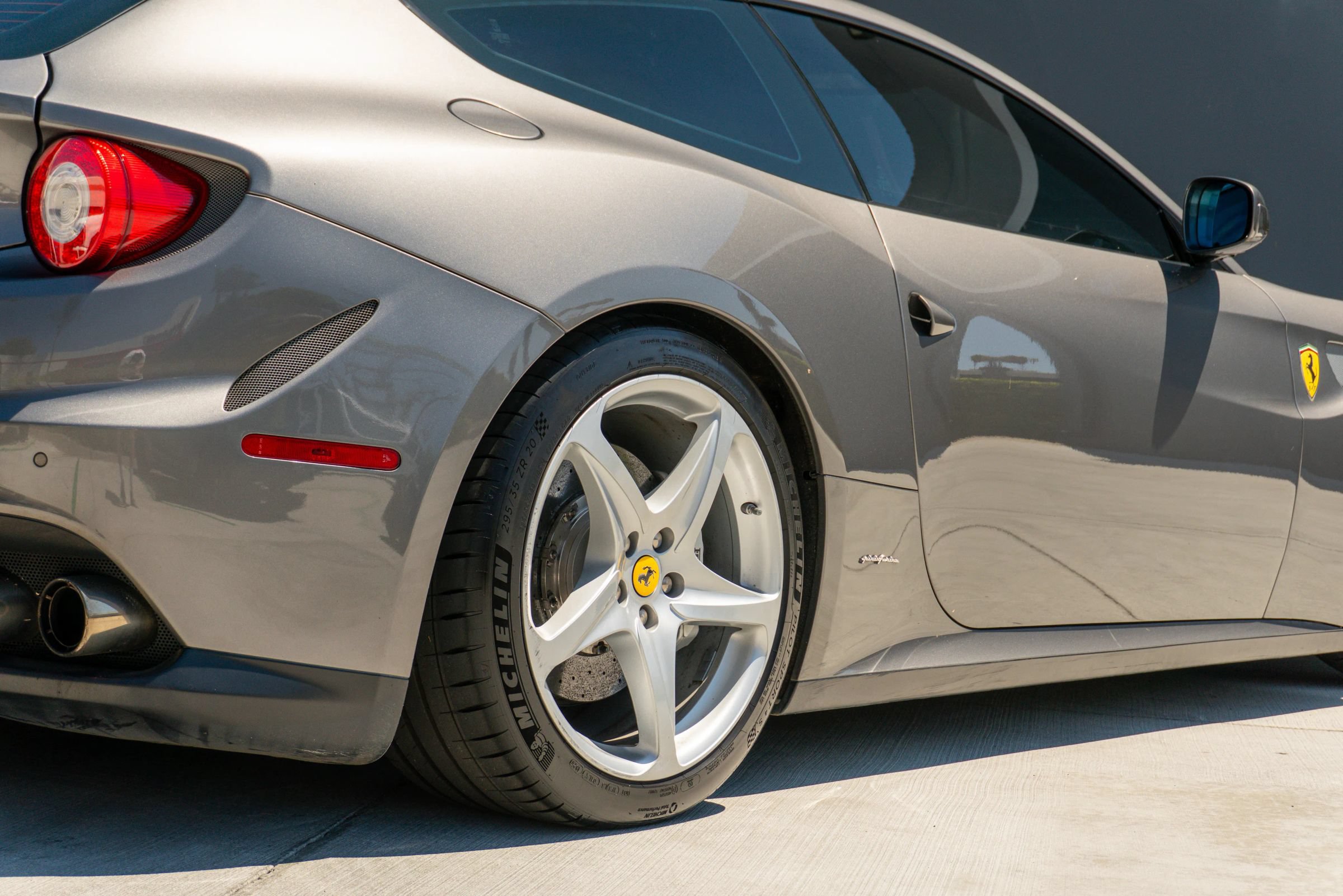 Used 2012 Ferrari FF AWD/4WD image 40