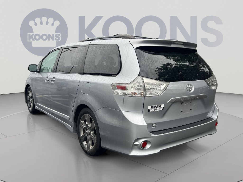 Used 2011 Toyota Sienna SE w/ Preferred Pkg FWD image 2