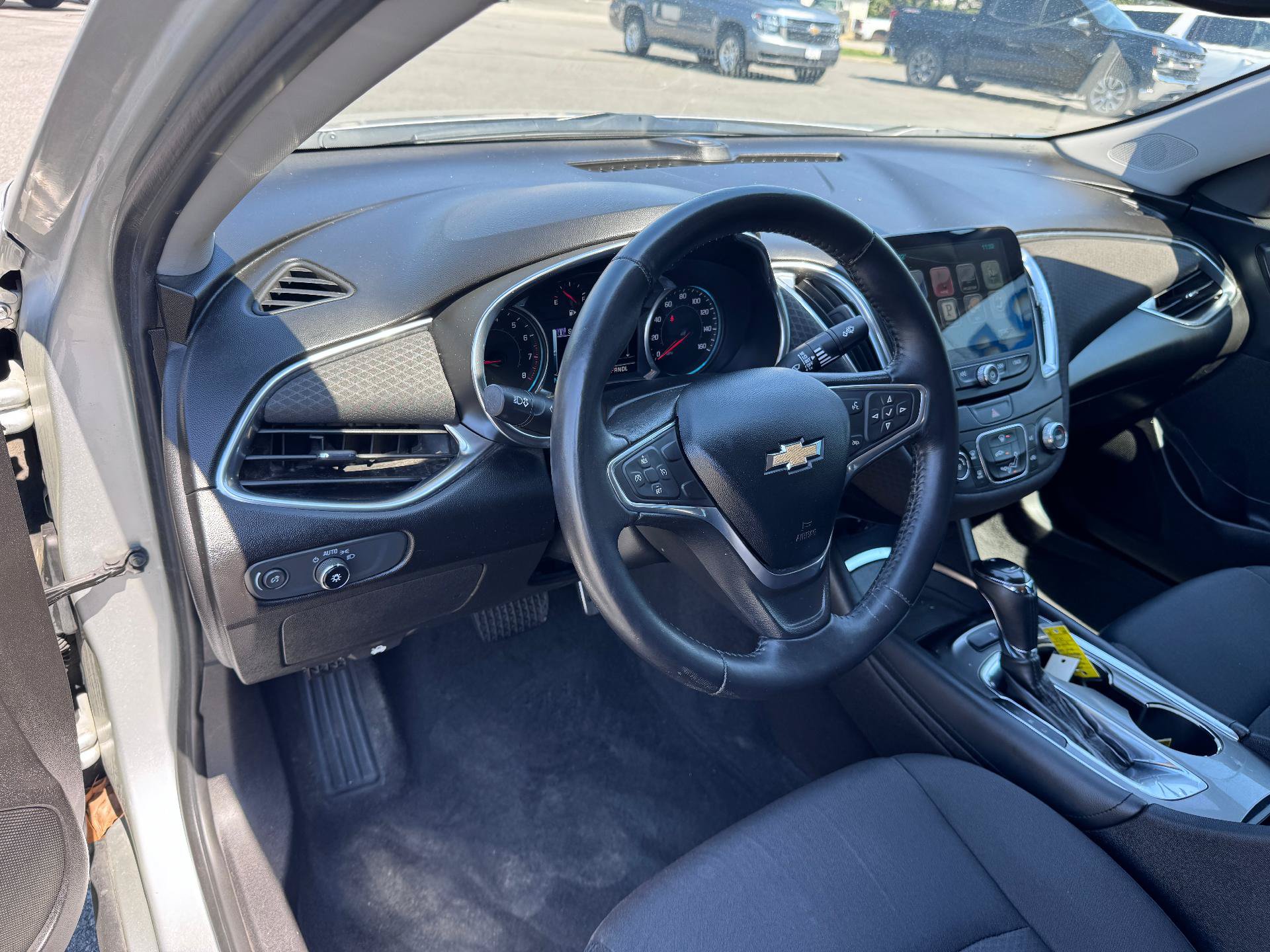 Used 2016 Chevrolet Malibu LT FWD image 9