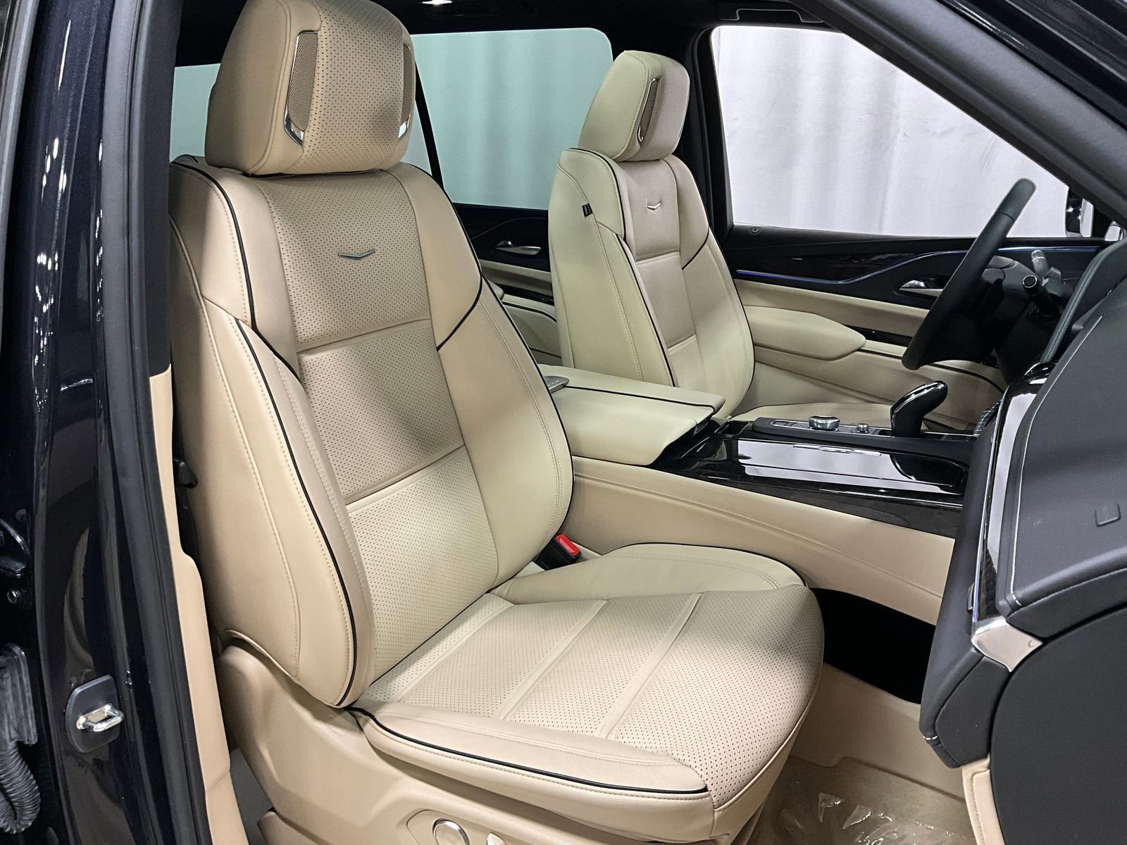 Used 2023 Cadillac Escalade Premium Luxury w/ Performance Package AWD/4WD image 8