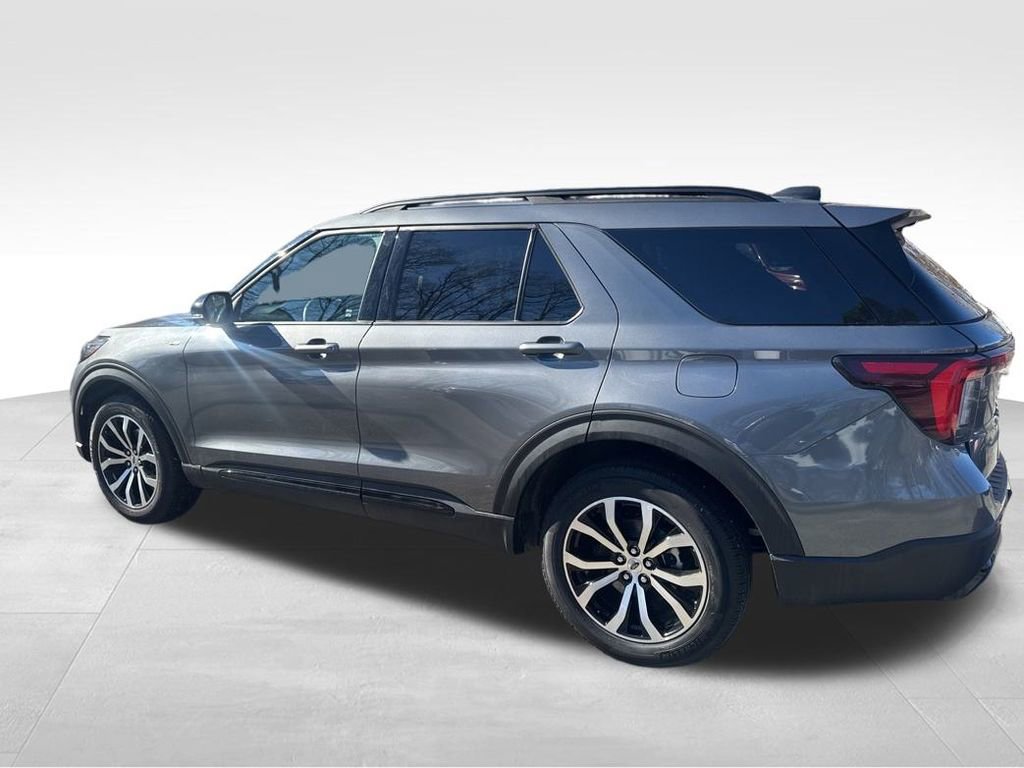 Certified 2025 Ford Explorer ST-Line image 4