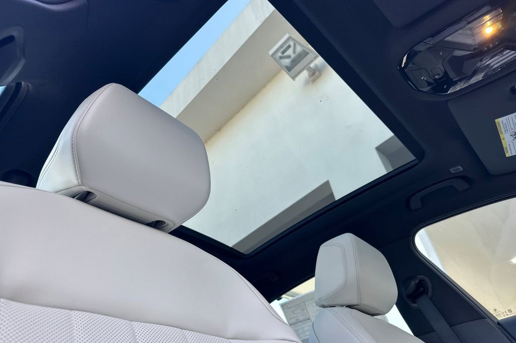 New 2026 BMW 550e xDrive 550e xDrive w/ Executive Package image 17