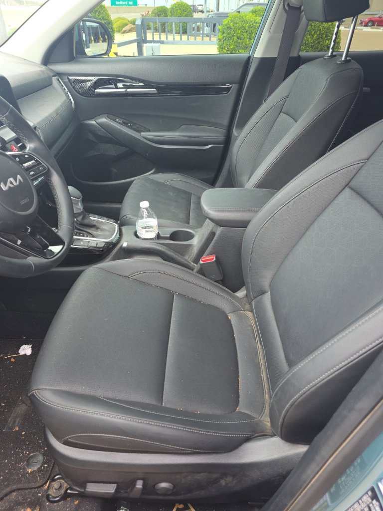 Used 2026 Kia Seltos EX FWD image 3