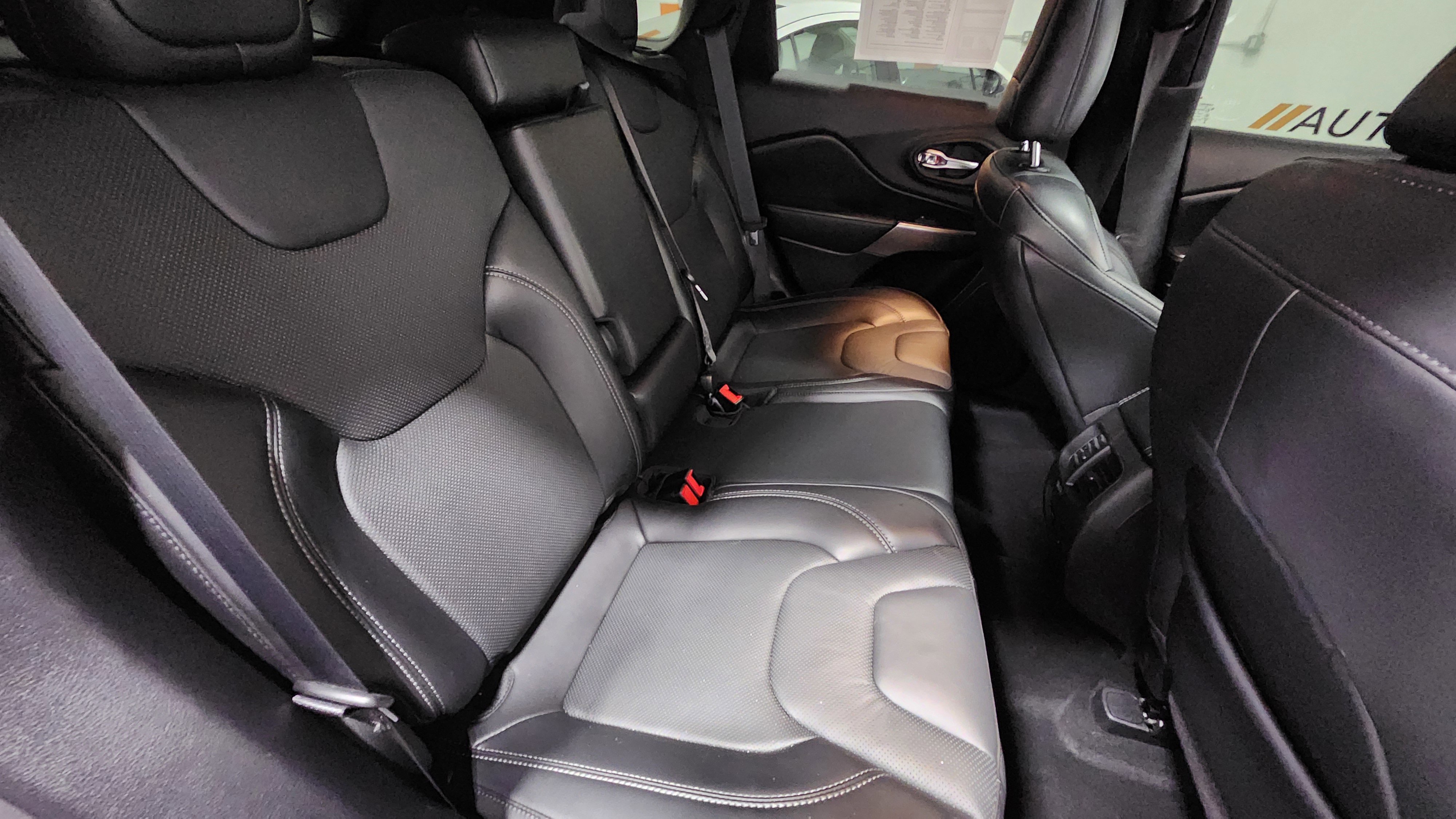 Used 2020 Jeep Cherokee Limited image 20