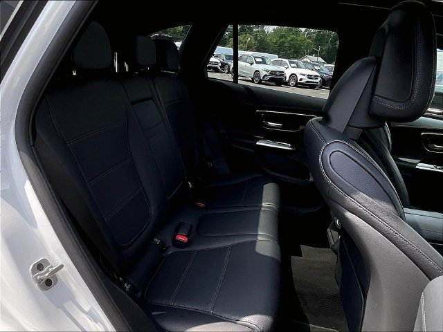 Used 2024 Mercedes-Benz GLC 300 4MATIC image 27
