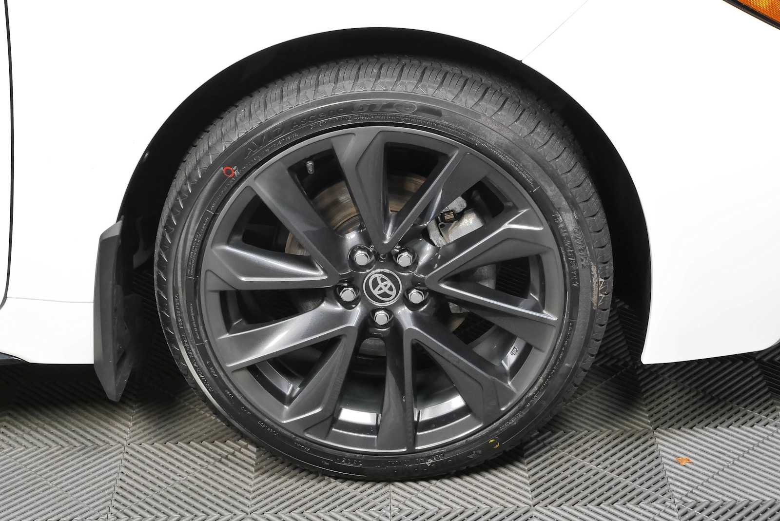 Used 2025 Toyota Corolla SE w/ SE Premium Package AWD/4WD image 5