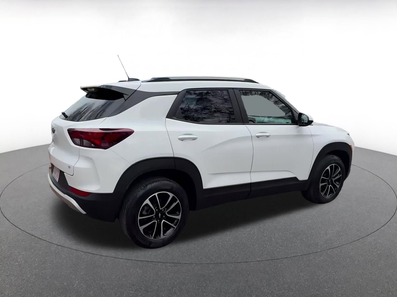 Used 2025 Chevrolet TrailBlazer LT w/ Driver Confidence Package image 15