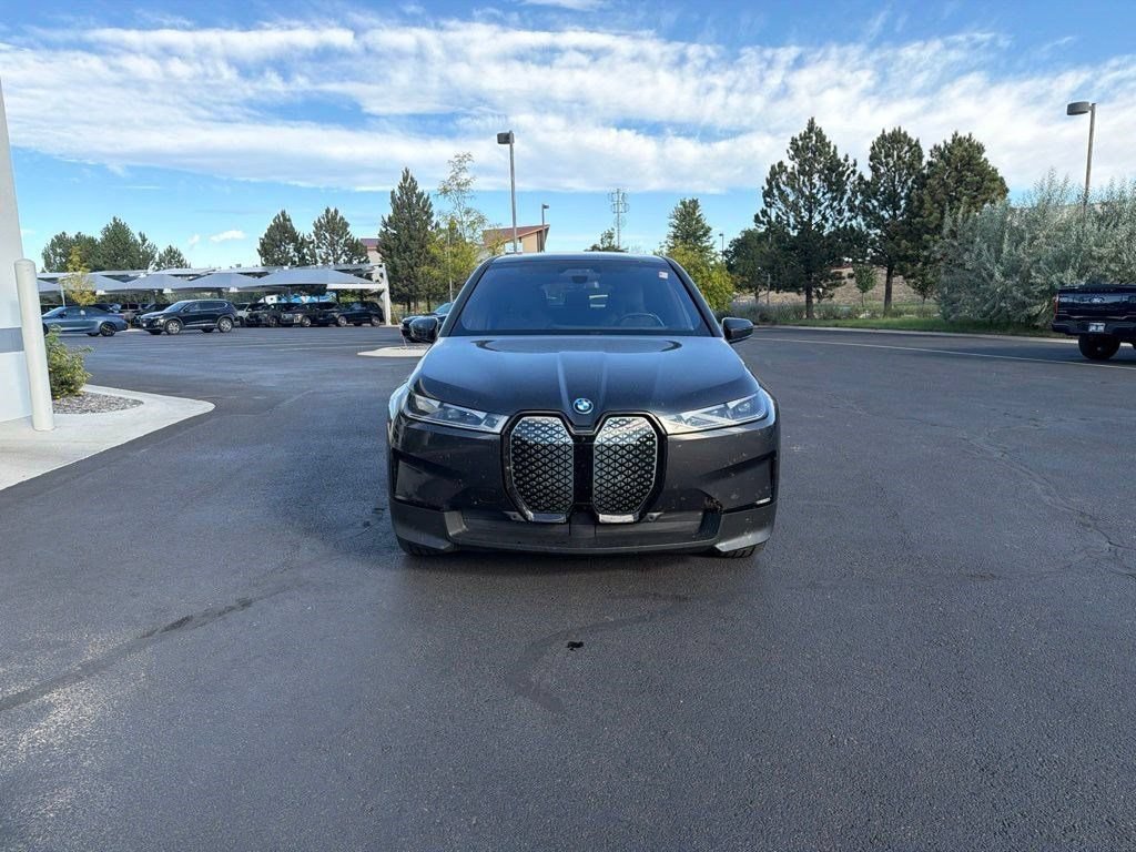 Used 2024 BMW iX xDrive50 w/ Premium Package AWD/4WD image 8