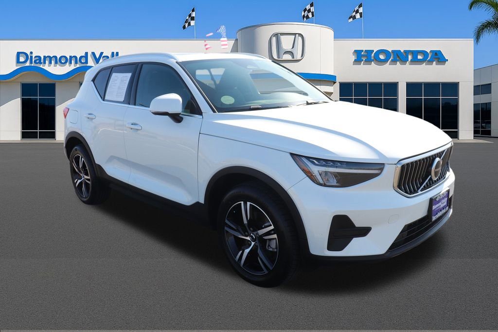 Used 2024 Volvo XC40 B5 Core