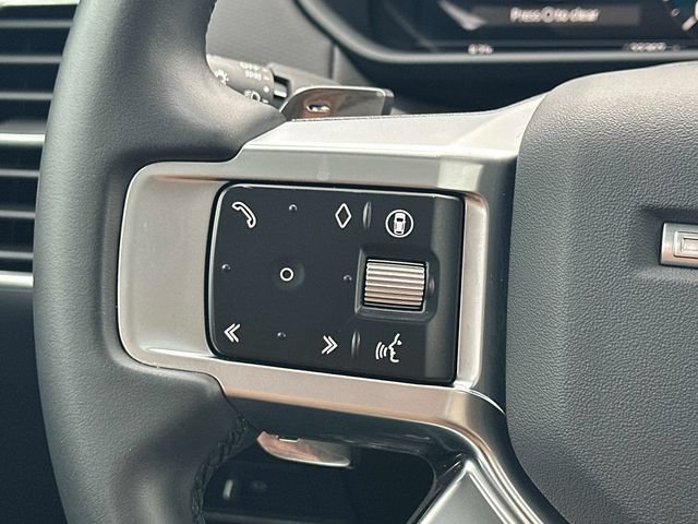 Used 2025 Land Rover Discovery Dynamic SE AWD/4WD image 9