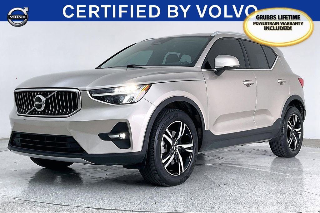 Used 2023 Volvo XC40 B4 Plus image 14