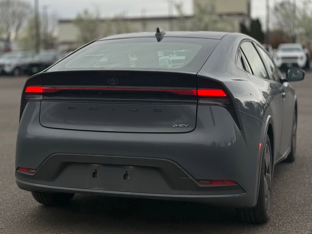 Used 2023 Toyota Prius LE image 5