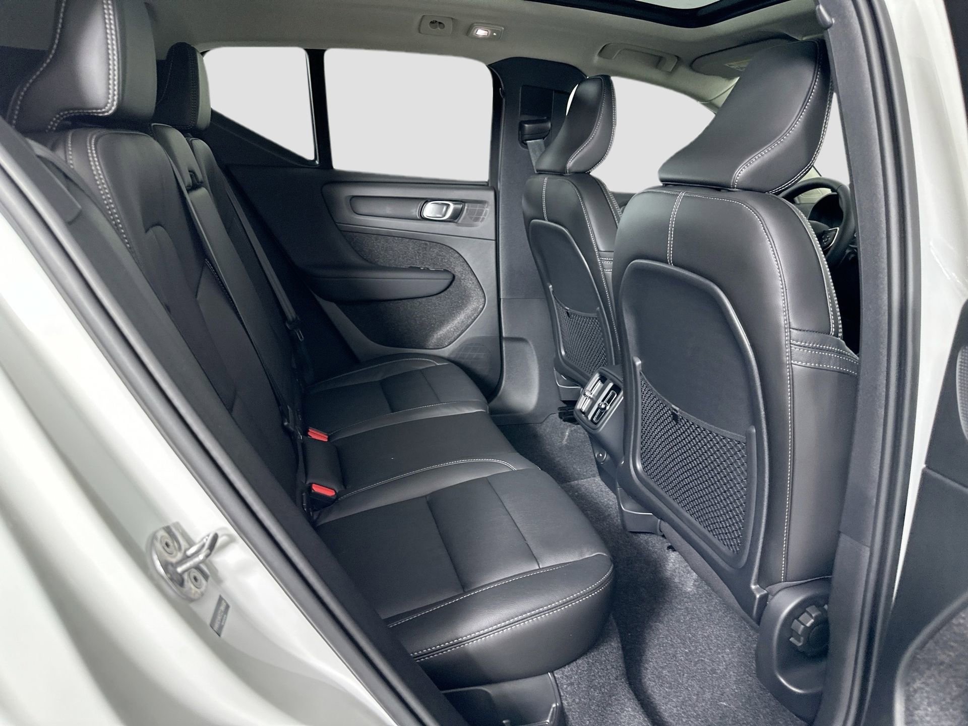 New 2026 Volvo XC40 B4 Core image 24