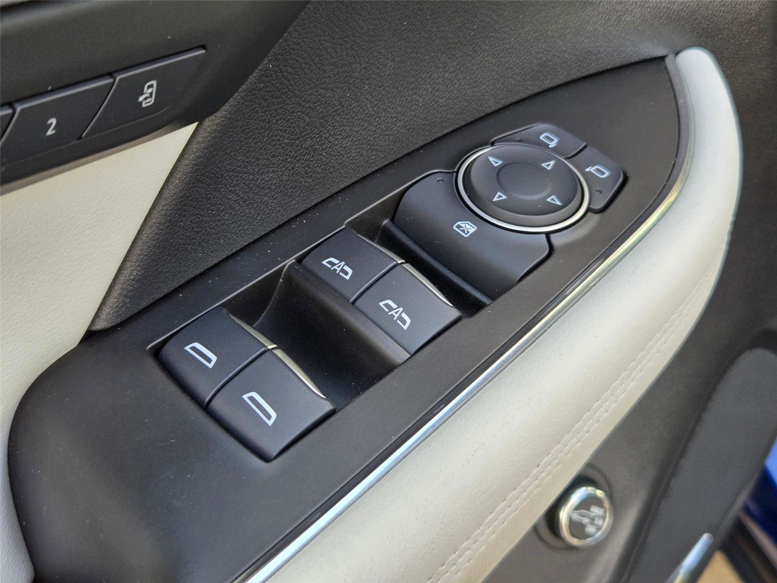 Used 2025 Buick Envision Avenir AWD/4WD image 26