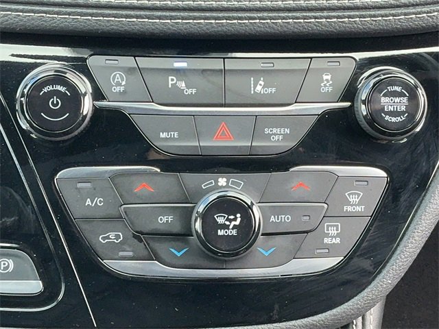 Used 2025 Chrysler Pacifica Limited image 27