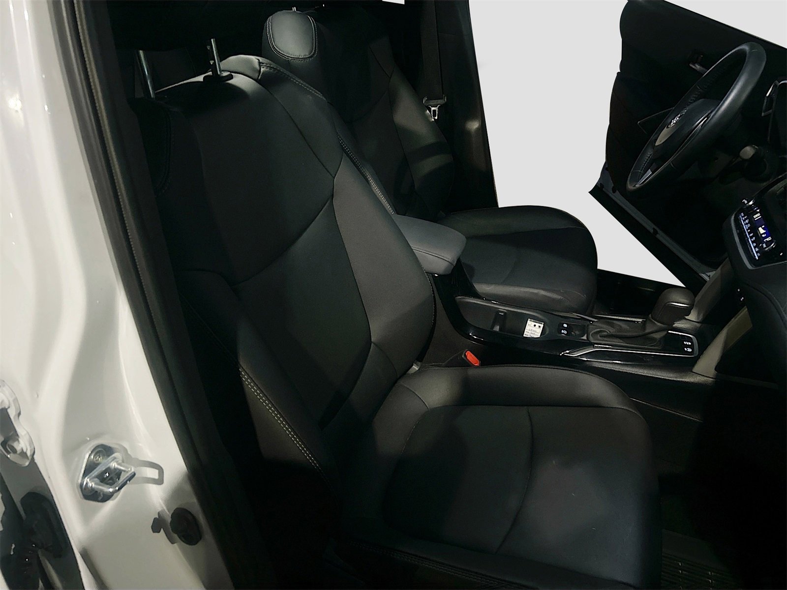 Used 2025 Toyota Corolla Cross XLE image 30