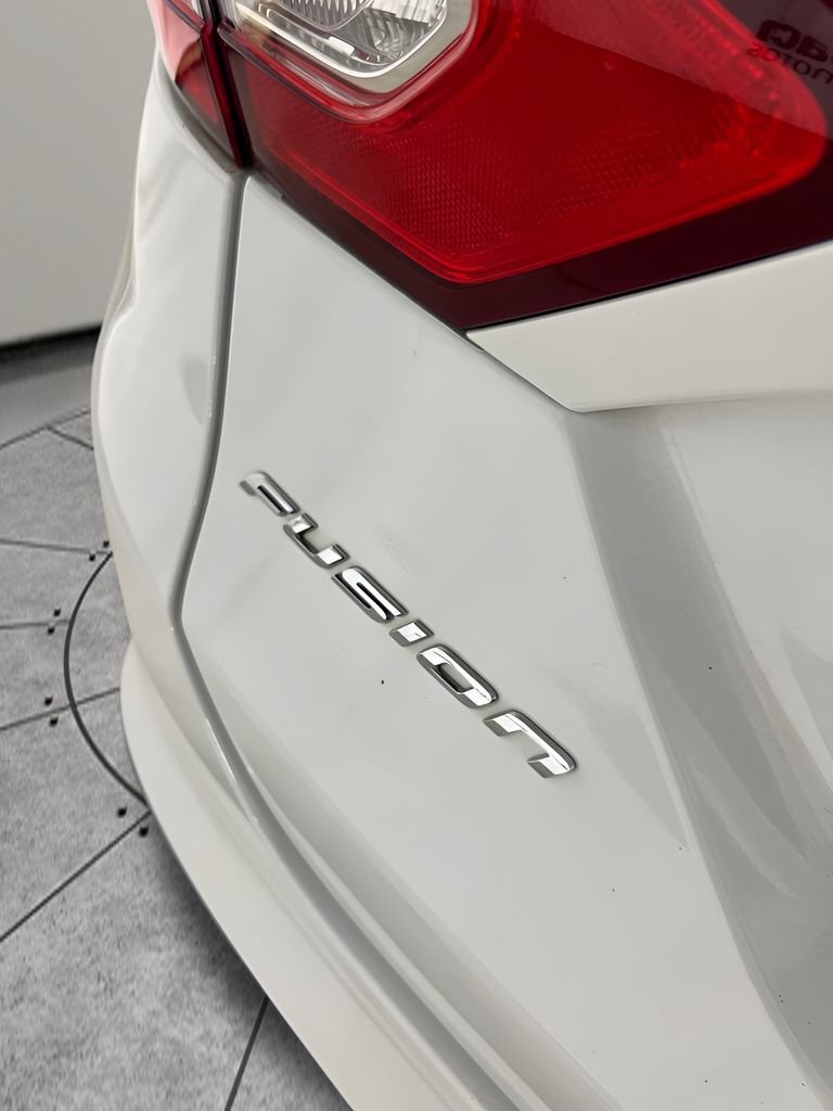 Used 2015 Ford Fusion SE FWD image 21