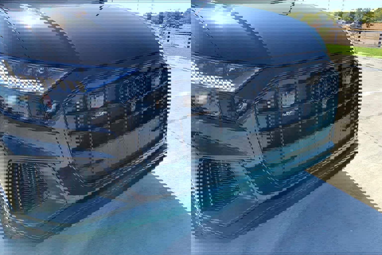 Used 2023 Audi Q8 Prestige w/ Prestige Package image 28