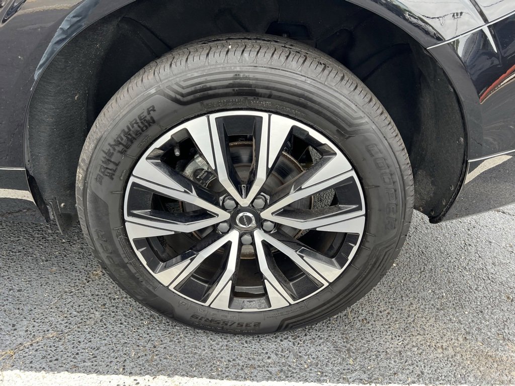 Used 2023 Volvo XC60 B5 Plus image 42