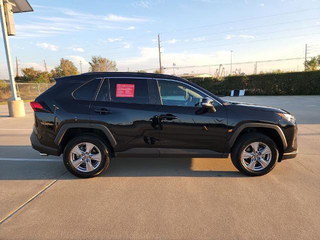 Used 2025 Toyota RAV4 XLE w/ Convenience Package image 4