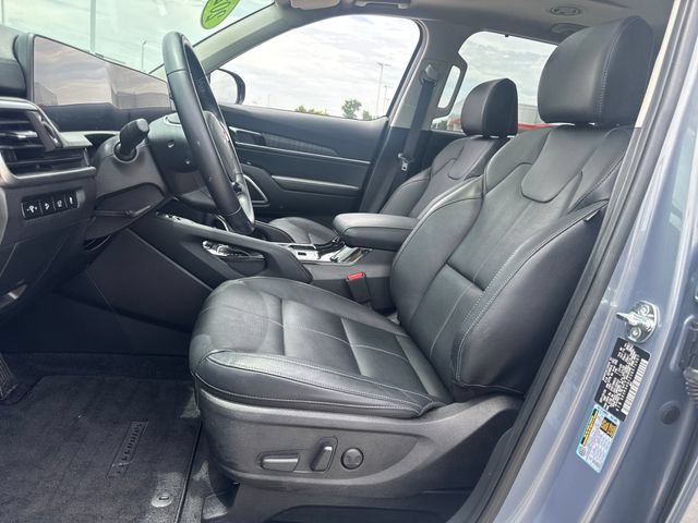 Used 2025 Kia Telluride EX w/ EX Captain's Chair Package FWD image 17