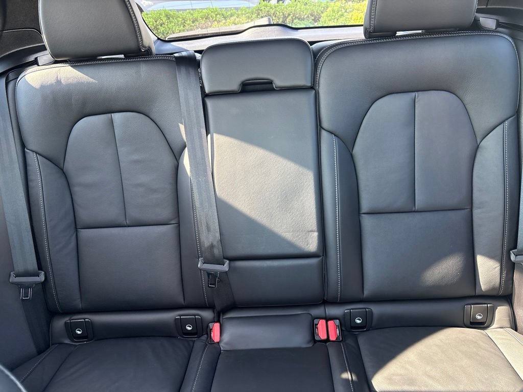 Certified 2024 Volvo XC40 B5 Plus w/ Protection Package Premier AWD/4WD image 30
