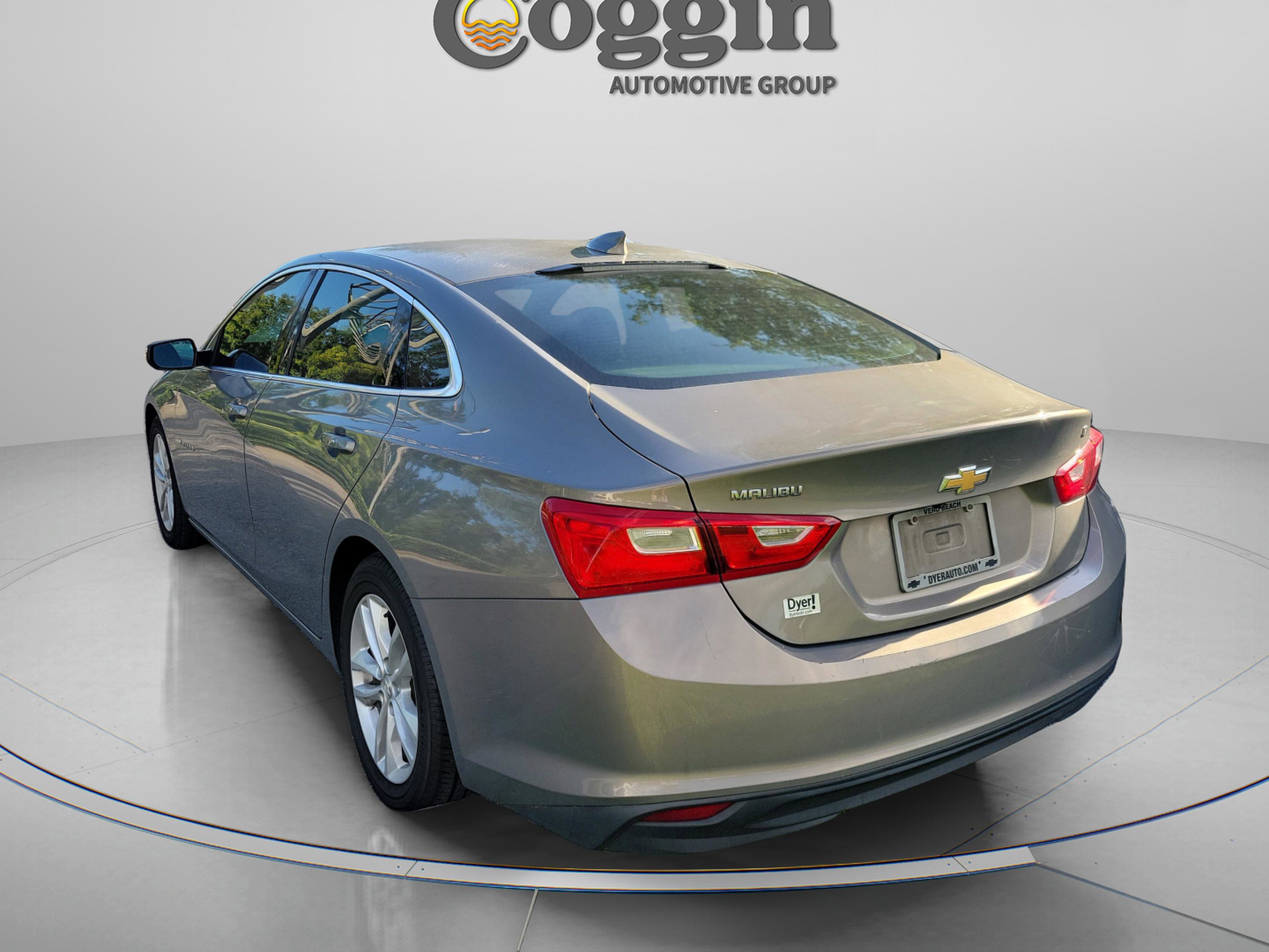 Used 2017 Chevrolet Malibu LT FWD image 3