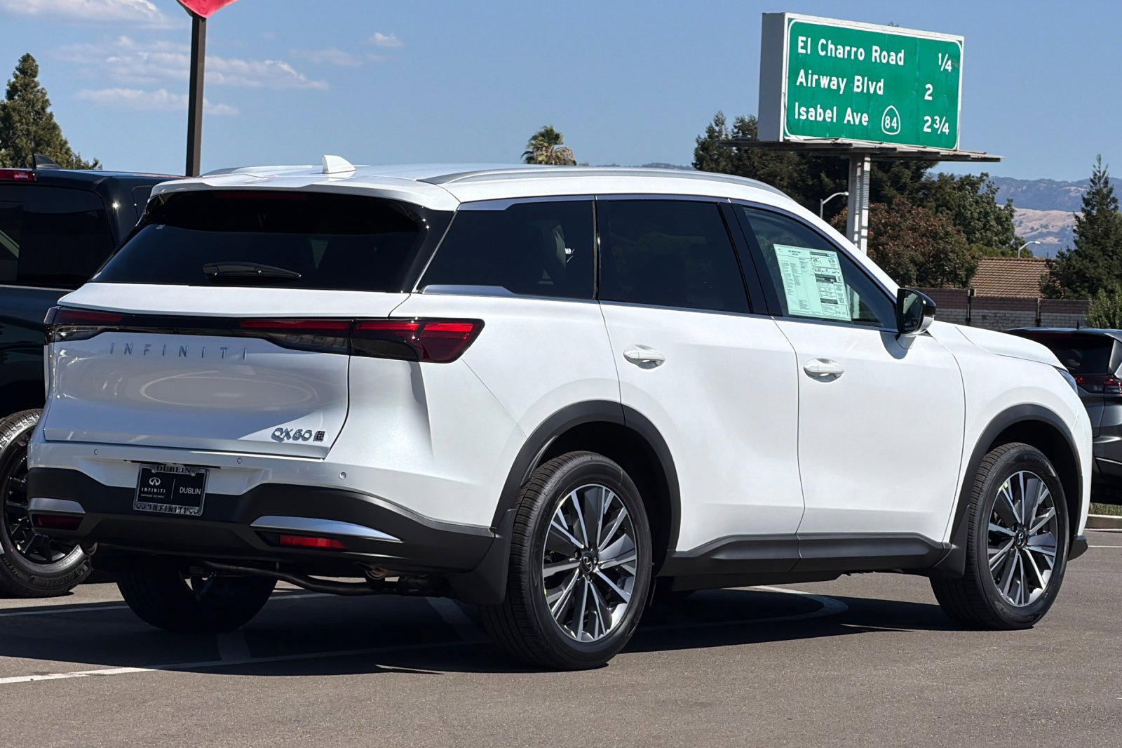 New 2027 INFINITI QX60 Luxe w/ Cargo Package AWD/4WD image 4