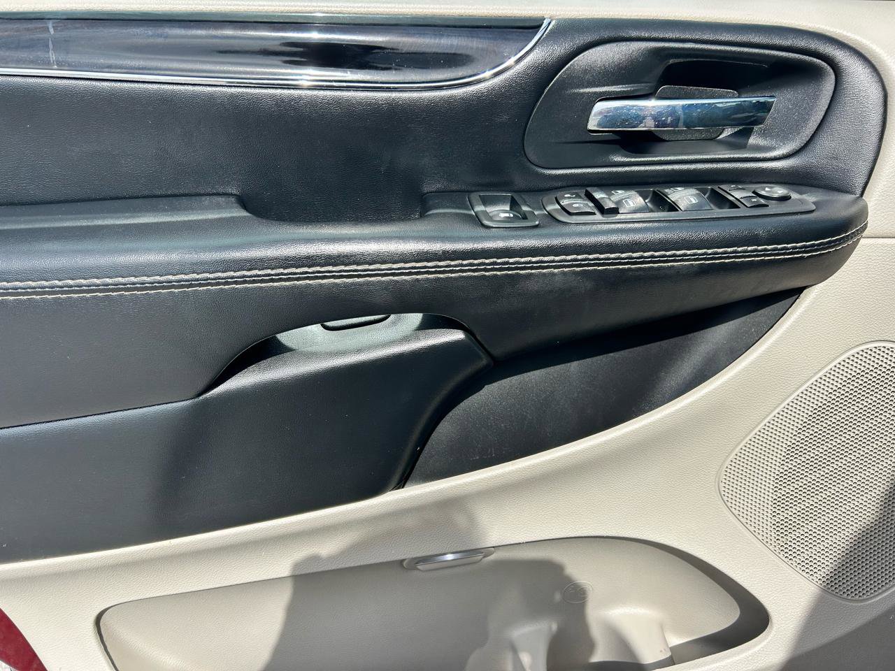 Used 2020 Dodge Grand Caravan SXT FWD image 8