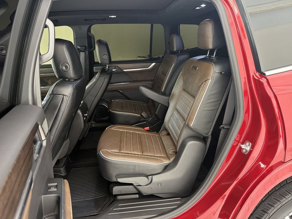 Used 2026 GMC Acadia Denali Ultimate w/ LPO, Floor Liner Package FWD image 26