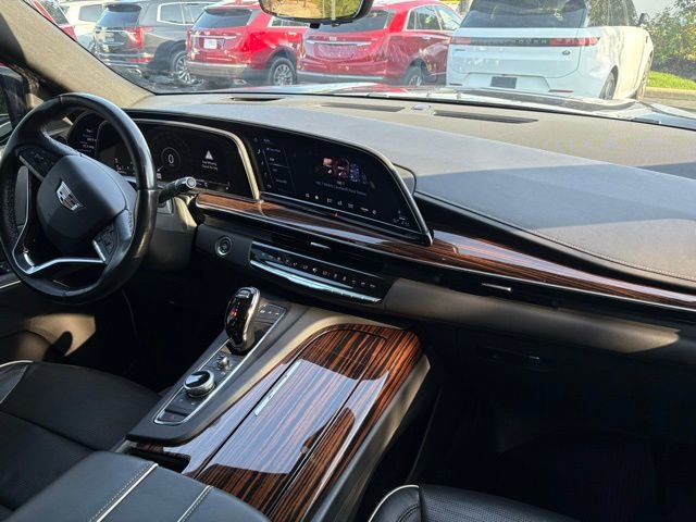 Used 2022 Cadillac Escalade ESV Premium Luxury AWD/4WD image 22