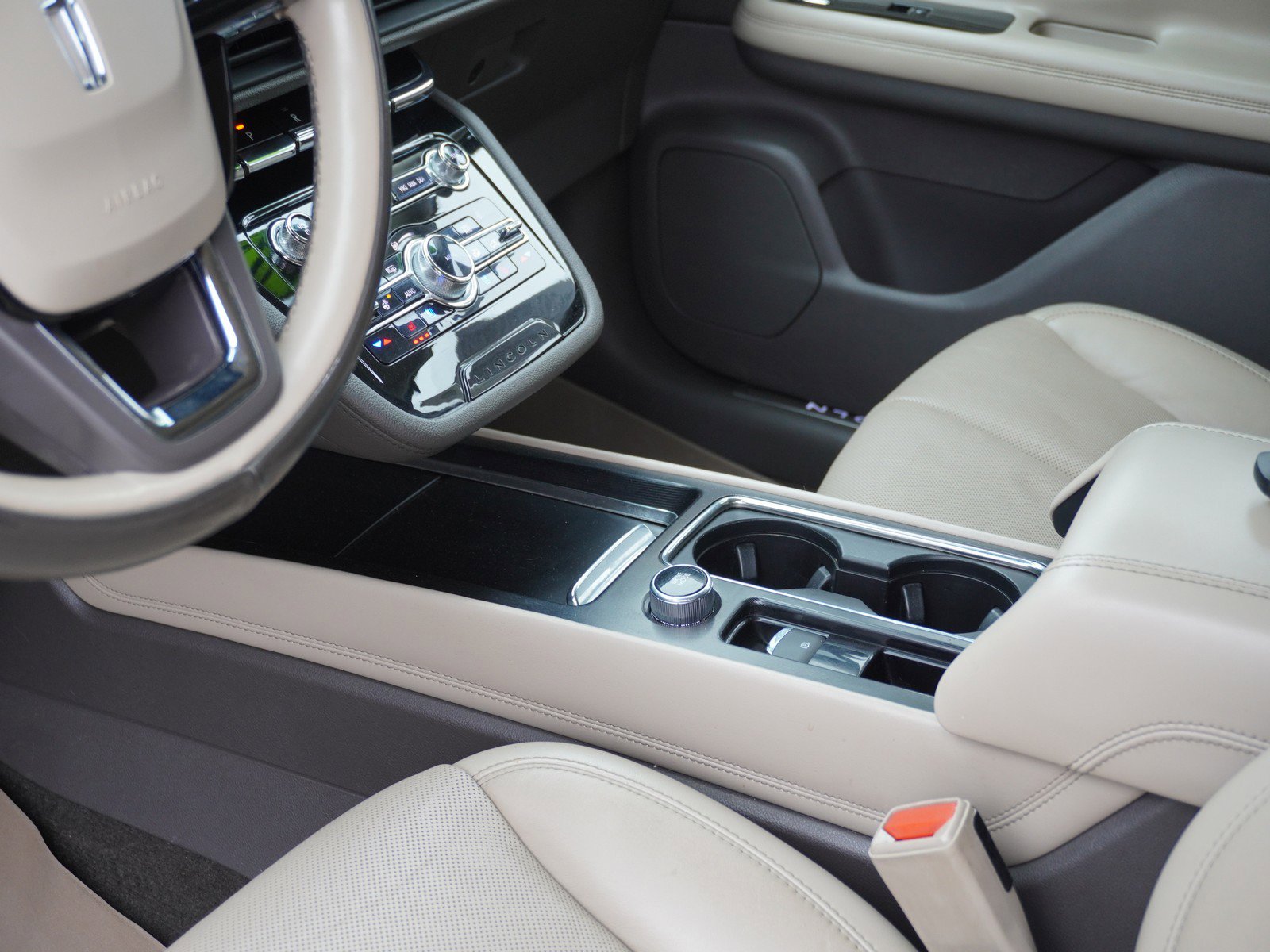 Used 2020 Lincoln Corsair Reserve w/ Equipment Group 201A image 22