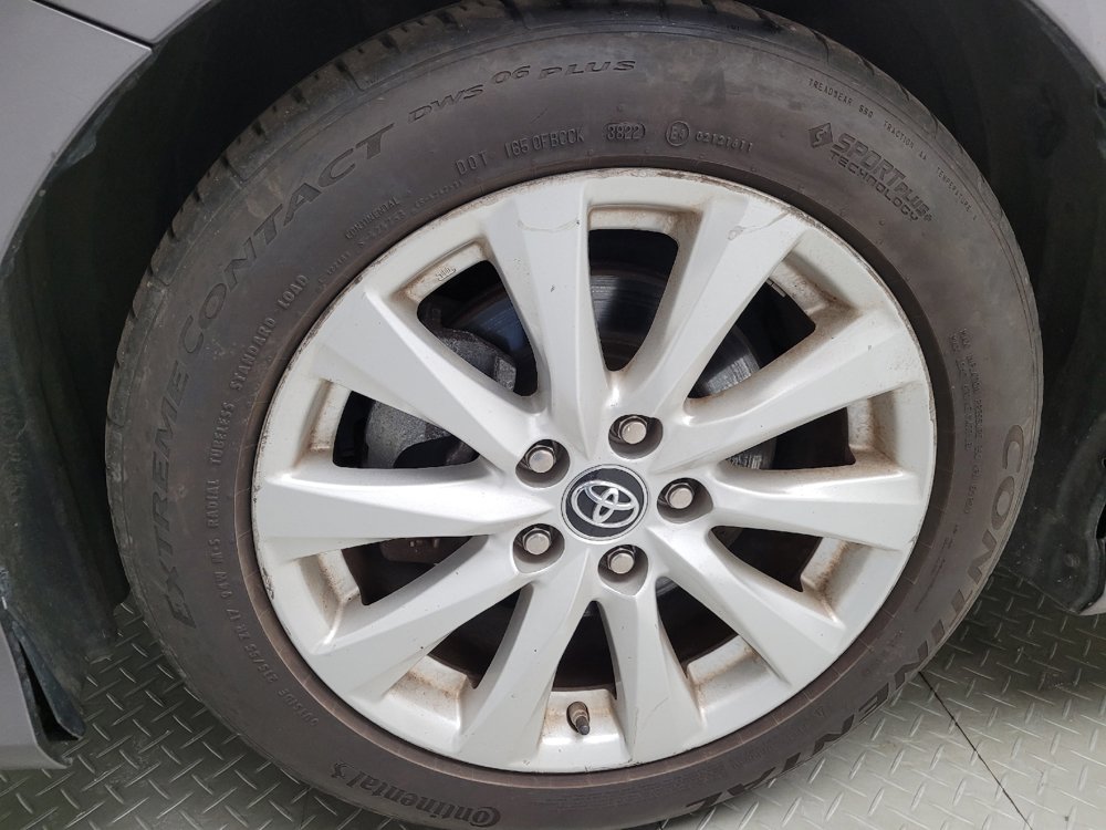 Used 2019 Toyota Camry LE FWD image 31