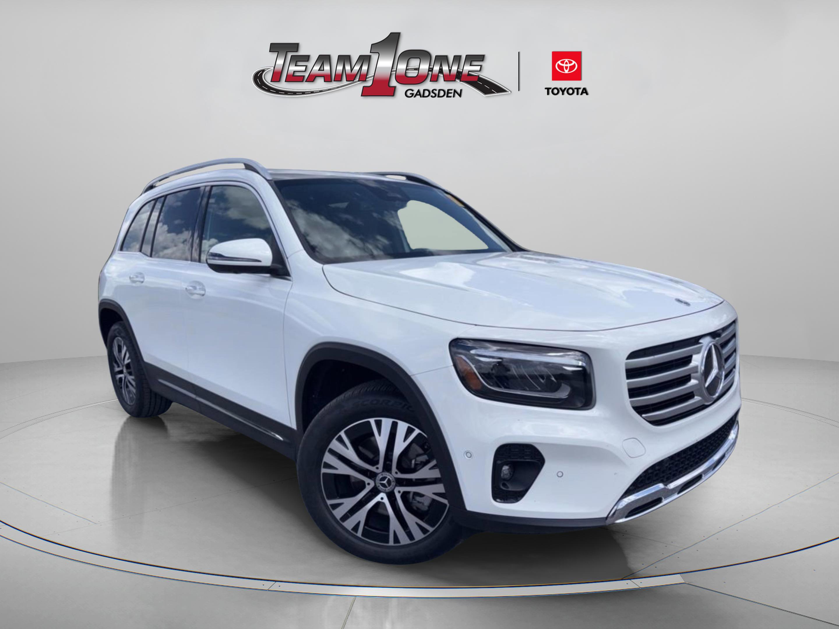 Used 2025 Mercedes-Benz GLB 250 image 1