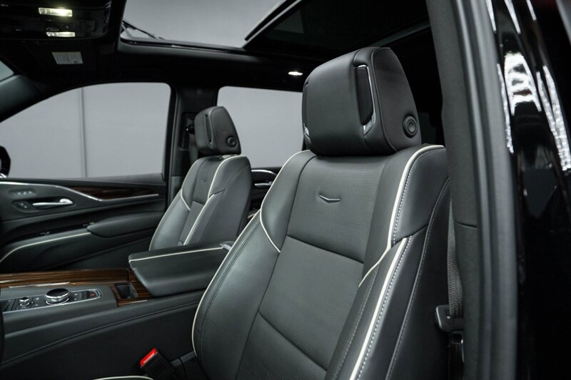 Used 2023 Cadillac Escalade Premium Luxury w/ Performance Package AWD/4WD image 21