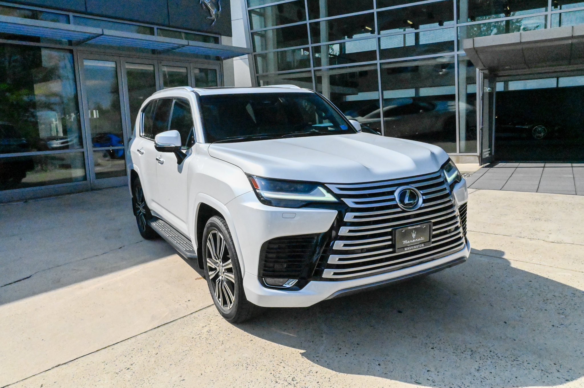Used 2025 Lexus LX 600 4WD w/ Accessory Package (2T) image 3