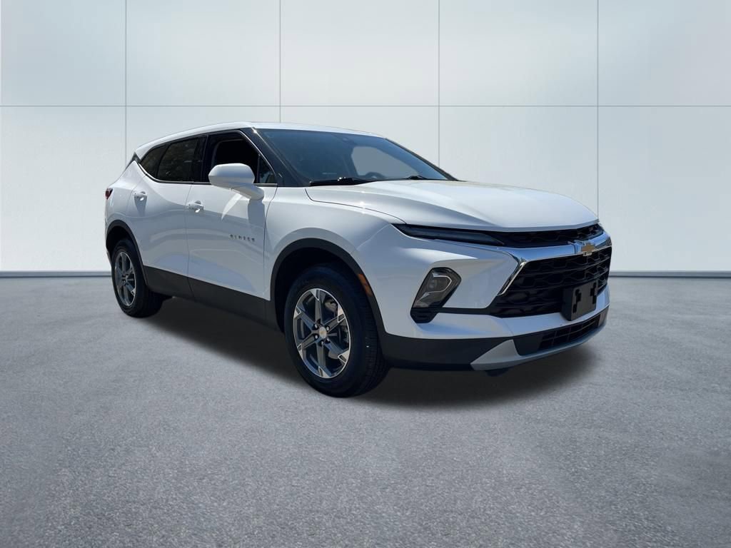 Used 2025 Chevrolet Blazer LT image 4