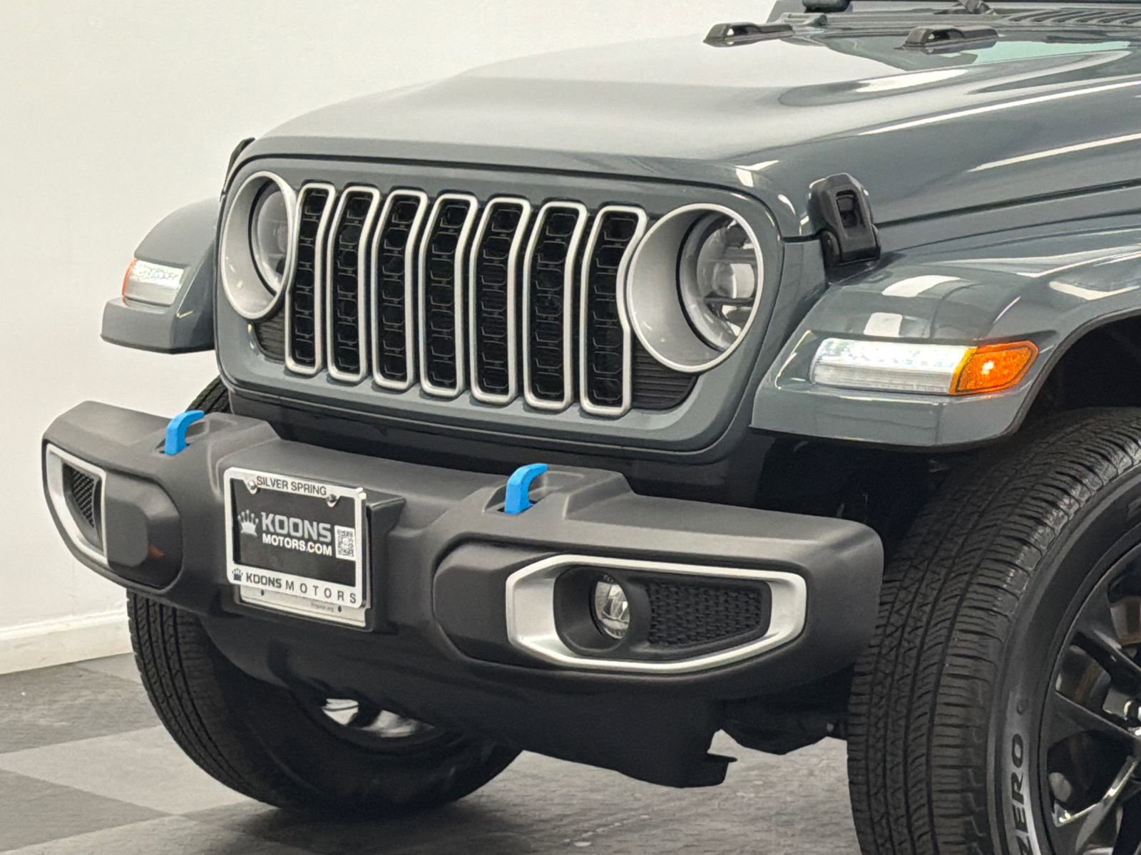 Used 2024 Jeep Wrangler Unlimited Sahara AWD/4WD image 2