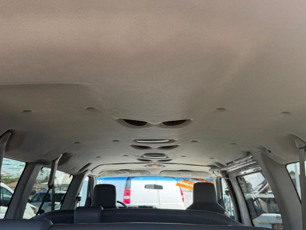 Used 2009 Ford E-350 and Econoline 350 Extended Wagon Super Duty RWD image 33