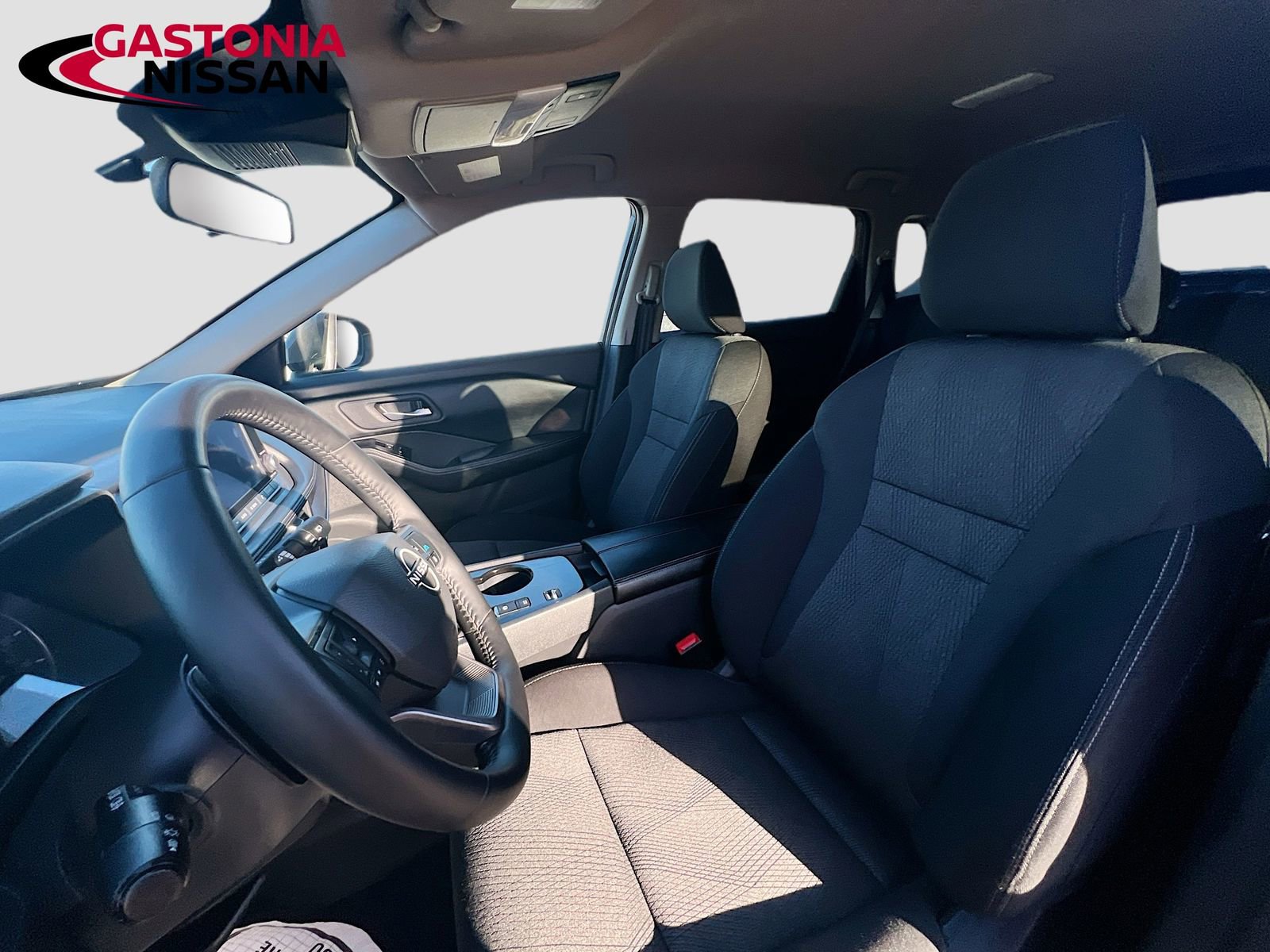 Used 2025 Nissan Rogue SV image 26