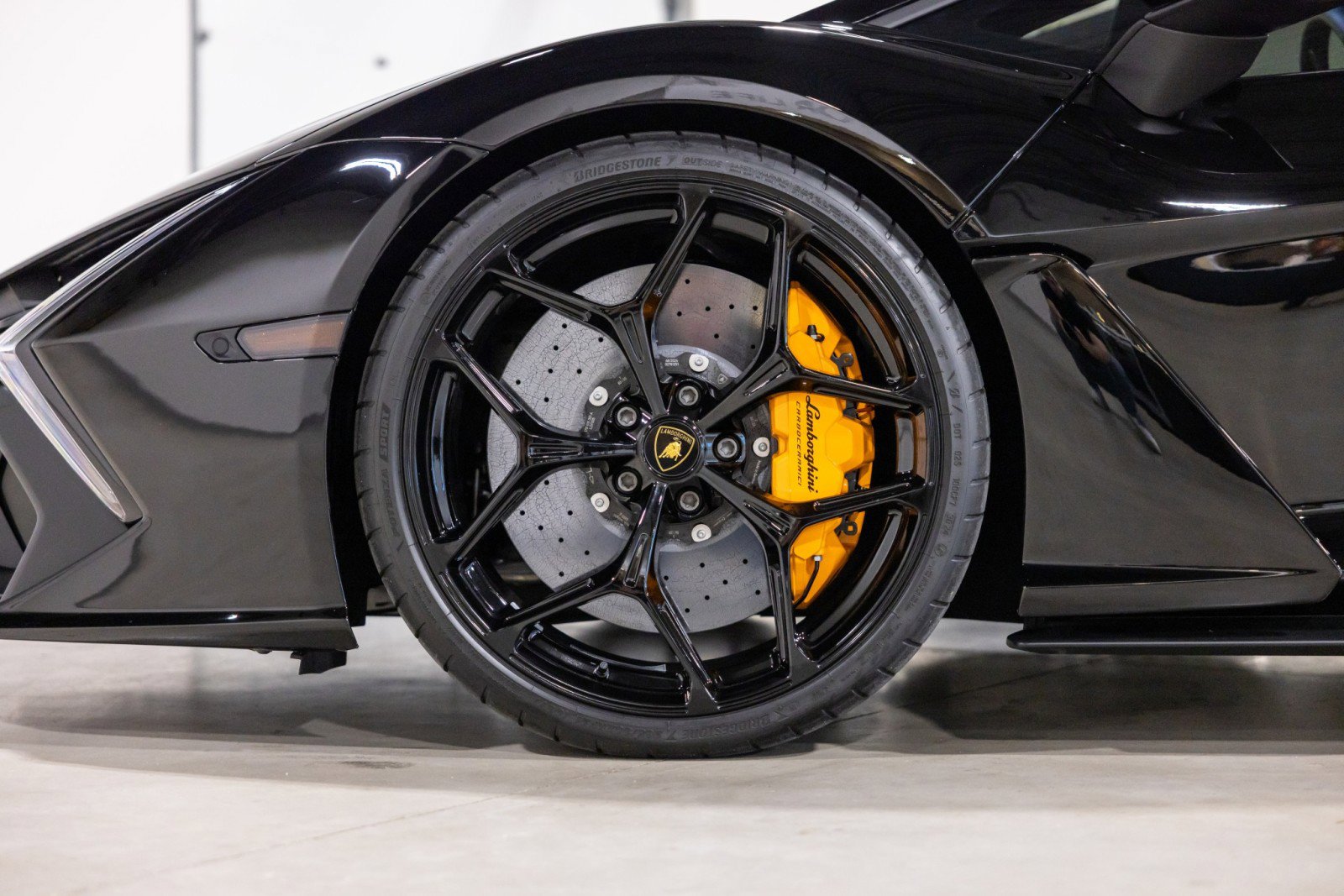 Used 2025 Lamborghini Revuelto image 25