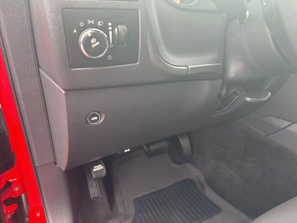 Used 2014 Dodge Challenger R/T image 14