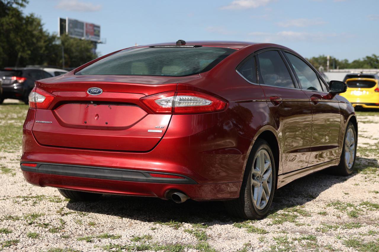 Used 2016 Ford Fusion SE FWD image 11