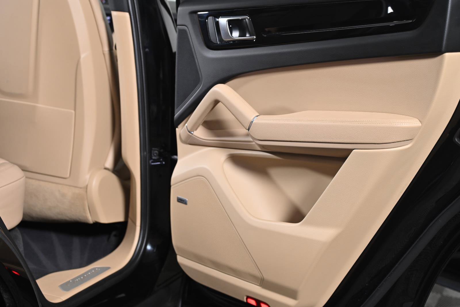 Used 2023 Porsche Cayenne image 31