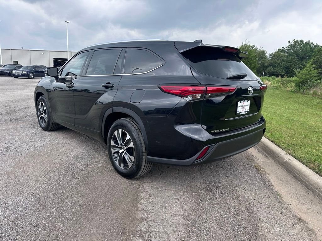 Used 2021 Toyota Highlander XLE FWD image 7